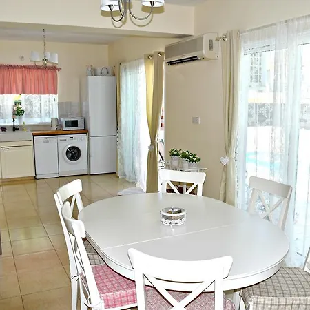 Kato With Private Pool Apartamento *